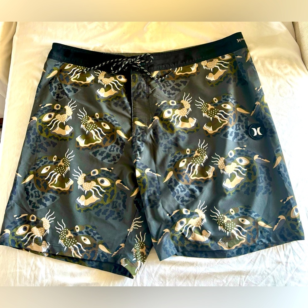 Hurley Phantom board shorts. Men’s size 36.